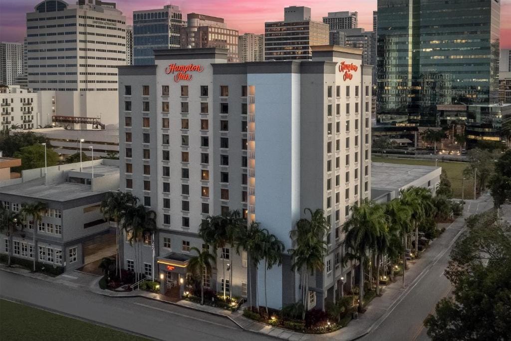 Hampton Inn - StudentEscape