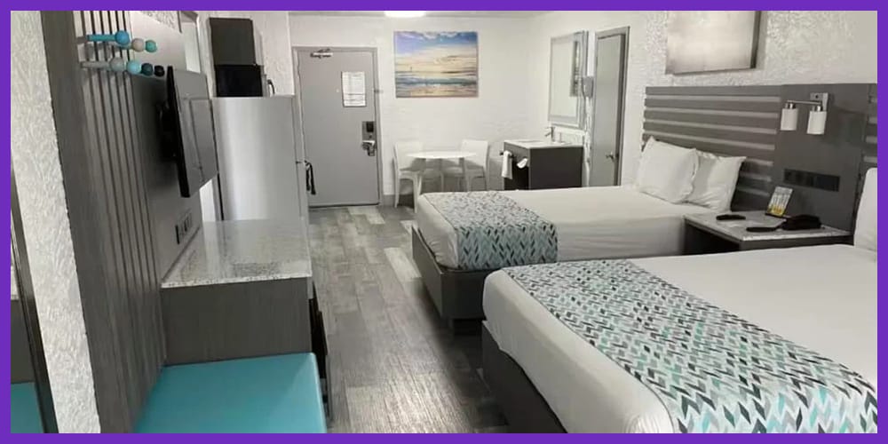Days-Inn-Room-1000x500-purple-border