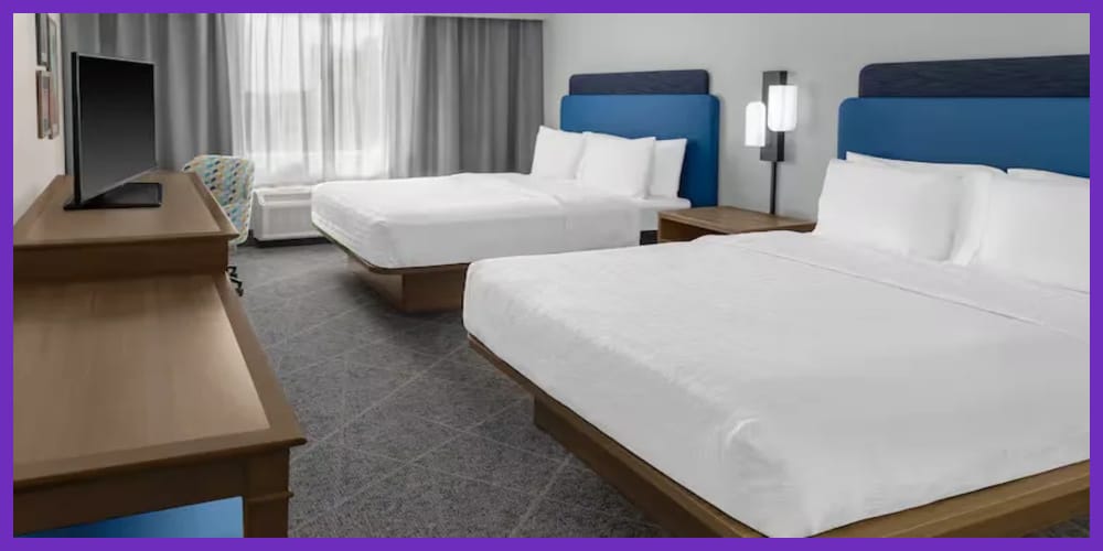 Hampton-Inn-Room-1000x500-purple-border