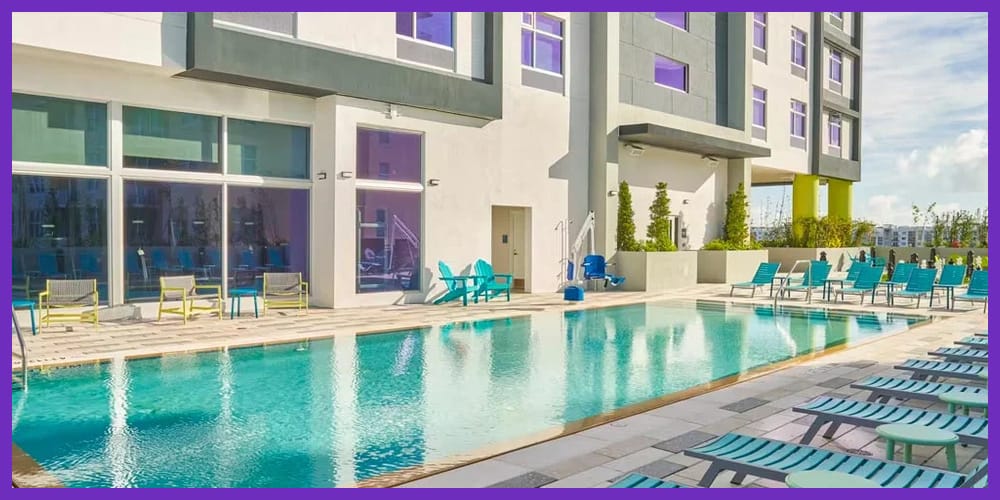 Tru-Fort-Lauderdale-Pool-1000x500-purple-border